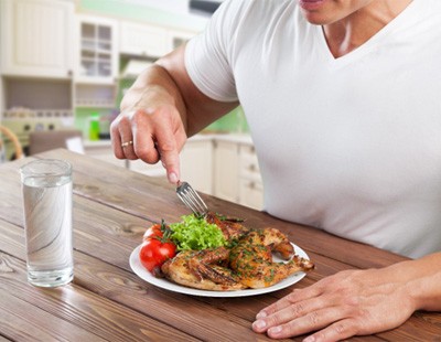 Man eating a healthy meal