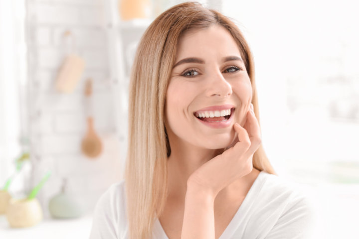 woman smiling with dentures